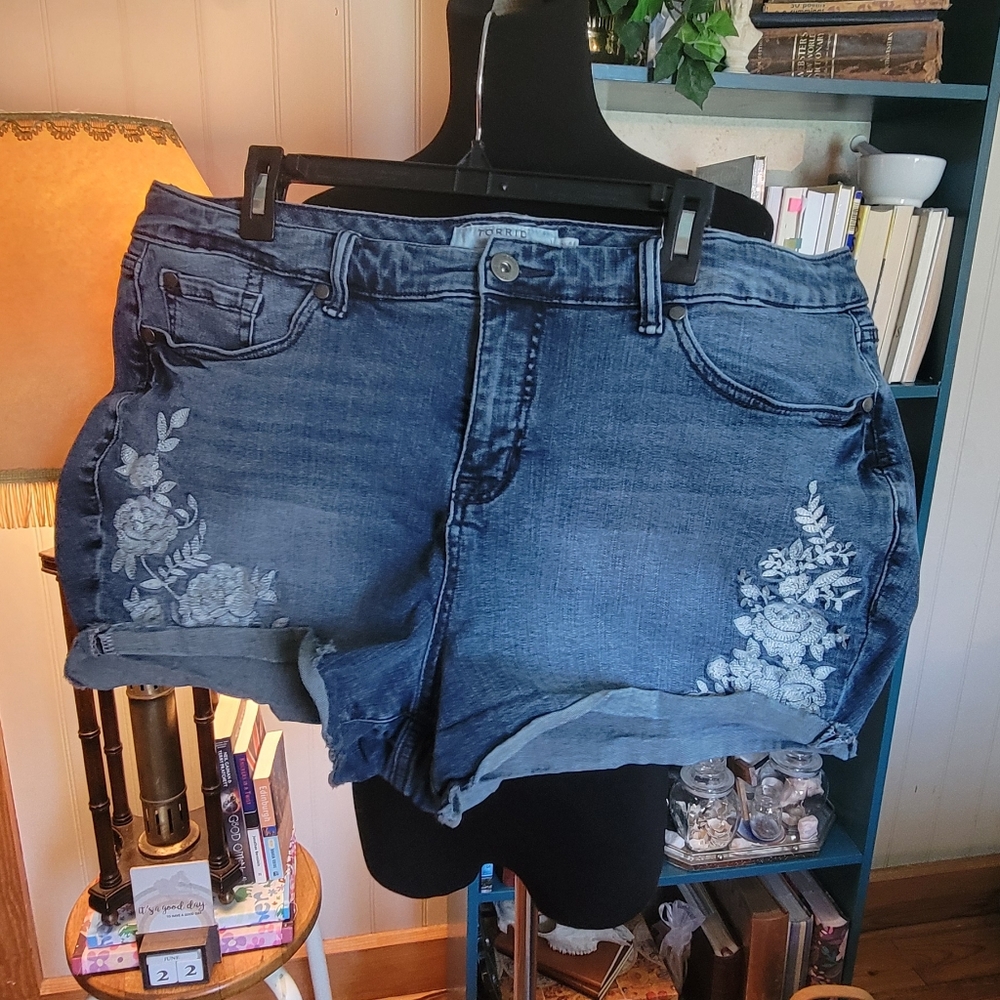 Torrid Plus Size 22 Jean Shorts with Embroidered Floral Details